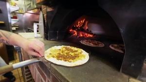 Diners, Drive-Ins and Dives Odcinek 15